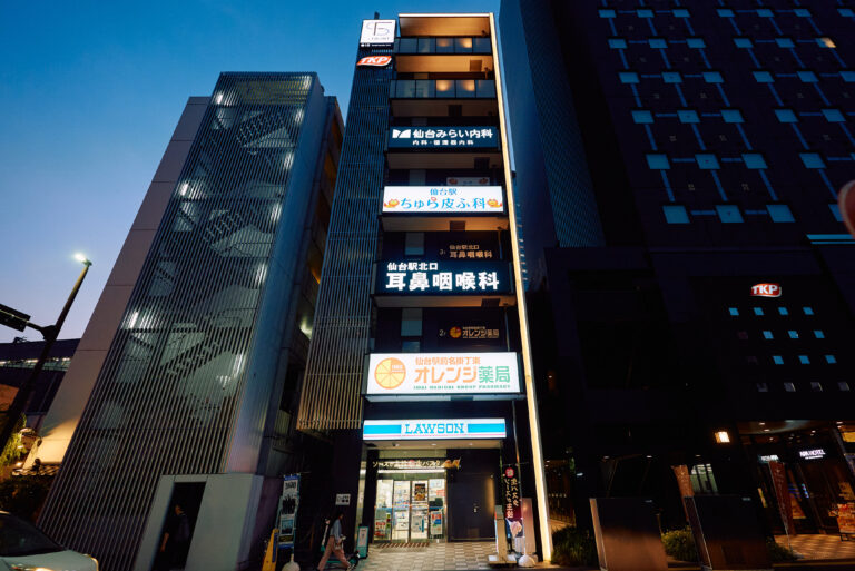 仙台駅から“濡れずに”5分。毎日の通いやすさが、信頼になるビル。