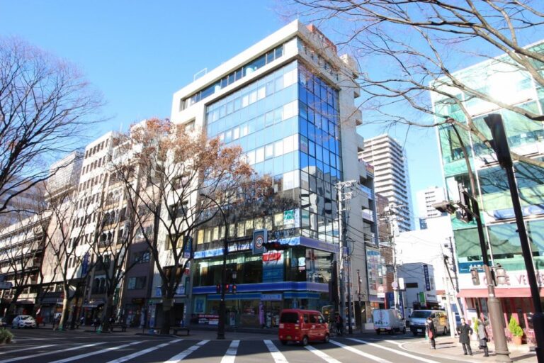 国分町の賑わいのすぐそば、定禅寺通に佇む心地よい隠れ家店舗